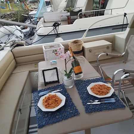 Hotel na wodzie Elki4rent La Spezia